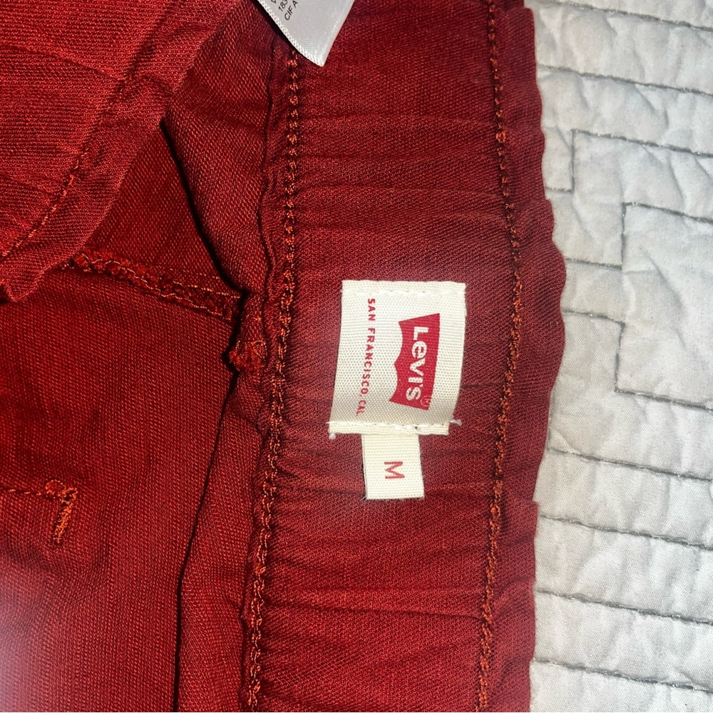 Levi's Women's Off-Duty High Rise Relaxed Jogger Burgandy Brown Sz Medium - Picture 7 of 8